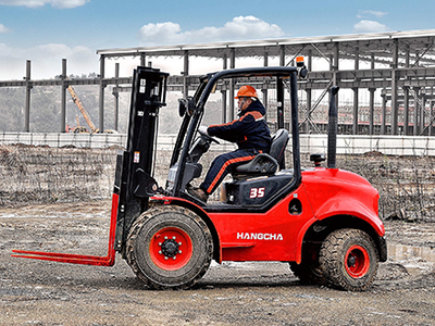 2.5-3.5吨两驱、四驱越野叉车